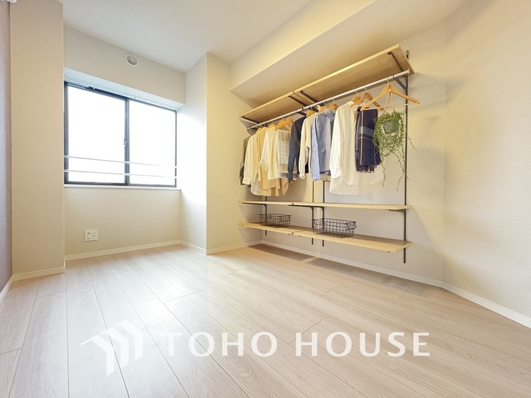 内装 シンプルですっきりとした室内は飽きのこない居心地の良い雰囲気です