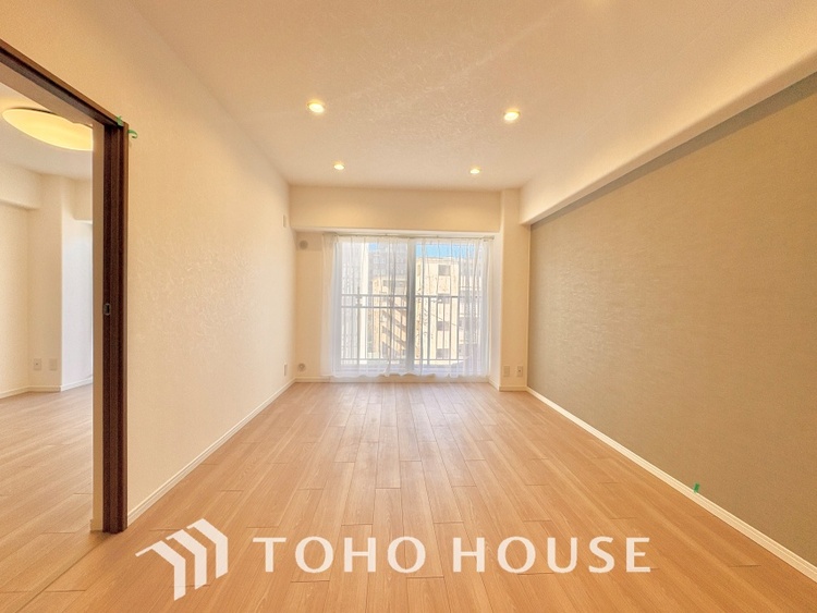 内装 叶えたかったのは落ち着きのあるナチュラルな風合い、そして開放感があるリビング。優雅な気分に浸れる幸せな時間を家族が自然と集まりたくなるこの空間で。