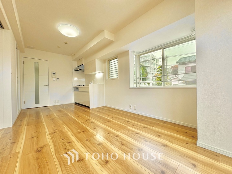 内装 ここにはみんなが集い、食事と楽しい会話が始まる。