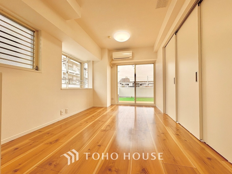 内装 使いやすく、明るい洋室に仕上がります。