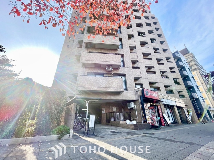 外観 ほんの少しのこだわり。ちょっとした色使いがその家がもつ雰囲気、趣（おもむき）を携え、暮らす家族や訪ねてくる友人・知人に新鮮な香りを運んできます。