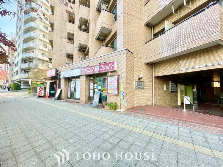 外観 ほんの少しのこだわり。ちょっとした色使いがその家がもつ雰囲気、趣（おもむき）を携え、暮らす家族や訪ねてくる友人・知人に新鮮な香りを運んできます。