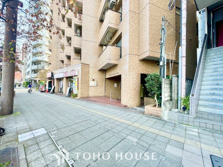 外観 ほんの少しのこだわり。ちょっとした色使いがその家がもつ雰囲気、趣（おもむき）を携え、暮らす家族や訪ねてくる友人・知人に新鮮な香りを運んできます。