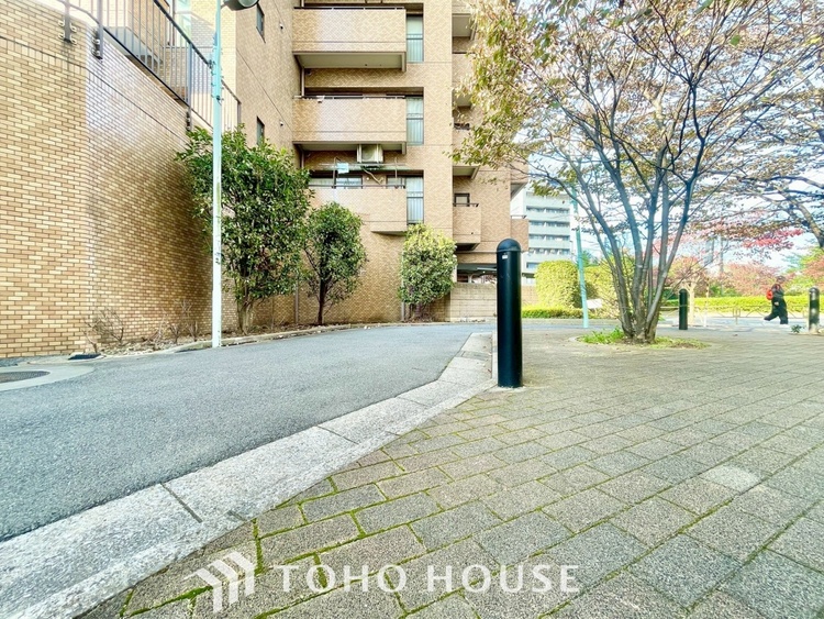 外観 ほんの少しのこだわり。ちょっとした色使いがその家がもつ雰囲気、趣（おもむき）を携え、暮らす家族や訪ねてくる友人・知人に新鮮な香りを運んできます。