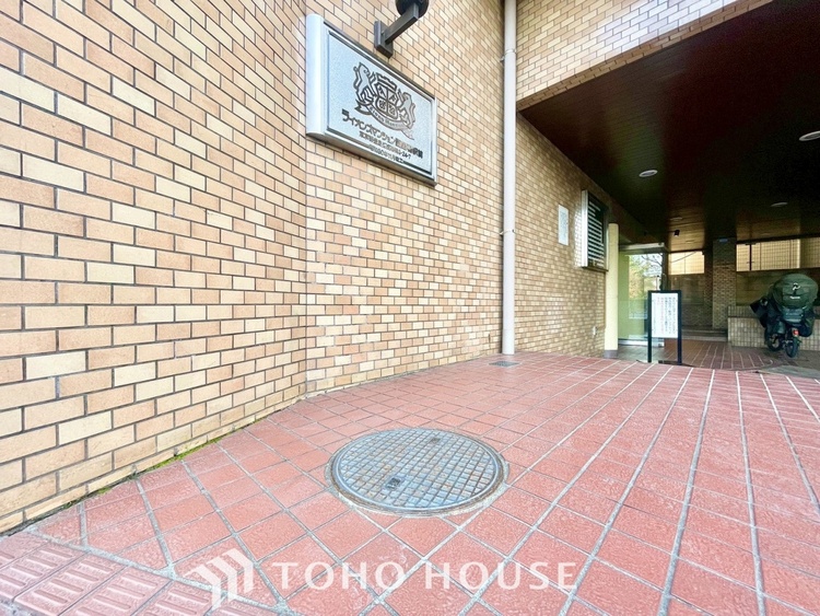 外観 ほんの少しのこだわり。ちょっとした色使いがその家がもつ雰囲気、趣（おもむき）を携え、暮らす家族や訪ねてくる友人・知人に新鮮な香りを運んできます。