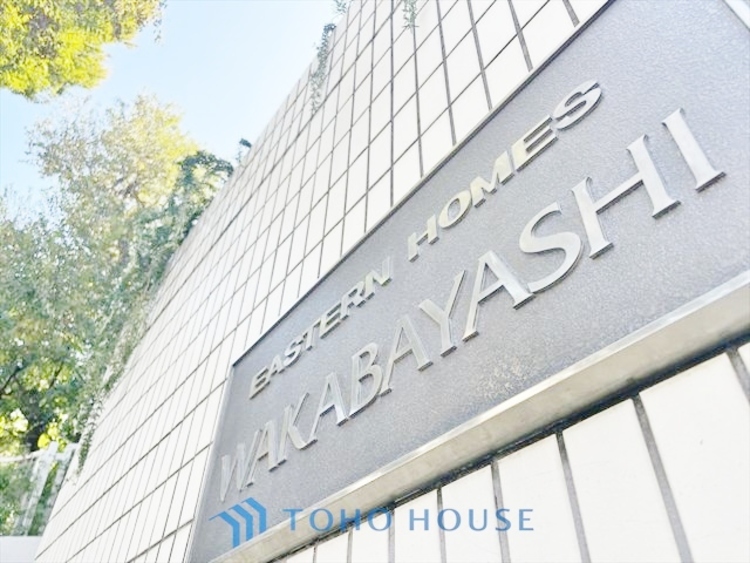 外観 ◆水面に映る◆紅葉を纏った山々を眺め、美しさのあまり感嘆のため息を漏らした事は無いだろうか。いつしか忘れかけていた自然の美しさと力強さを思い出させてくれる、そんな景色がここにもある。