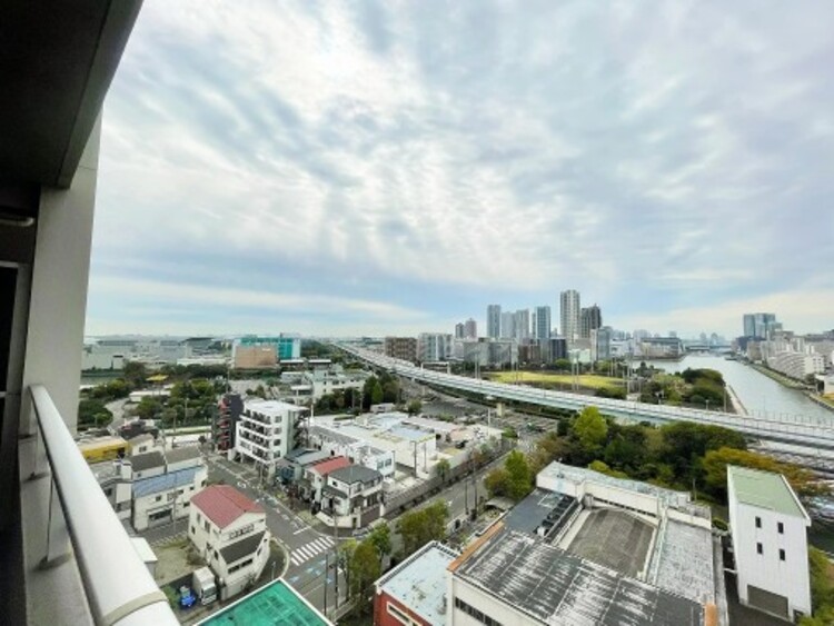 バルコニー 陽当たり・通風・開放感に恵まれた環境です。