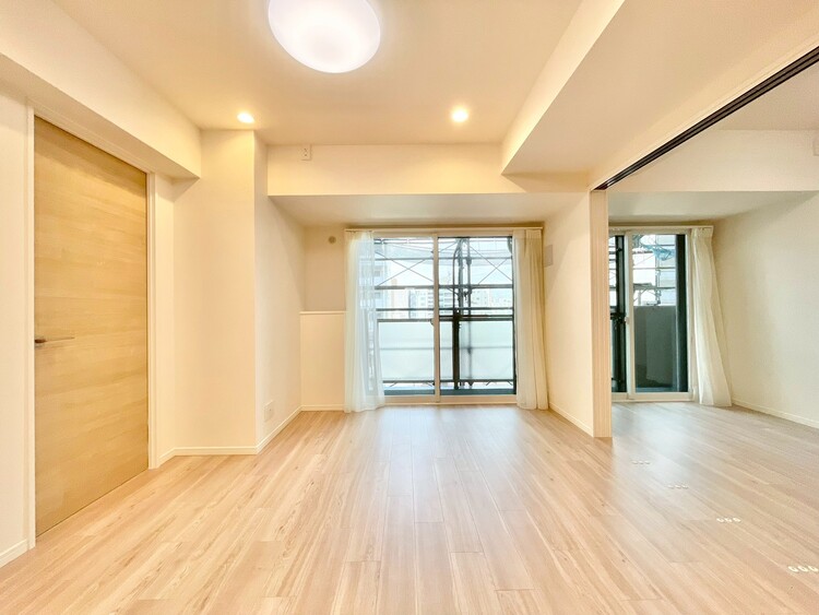 居間 伸びやかな空間のなかで、ゆったりとしたひとときを過ごせます。