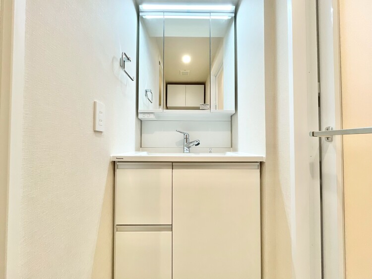 洗面 清潔感を感じられる洗面化粧台。