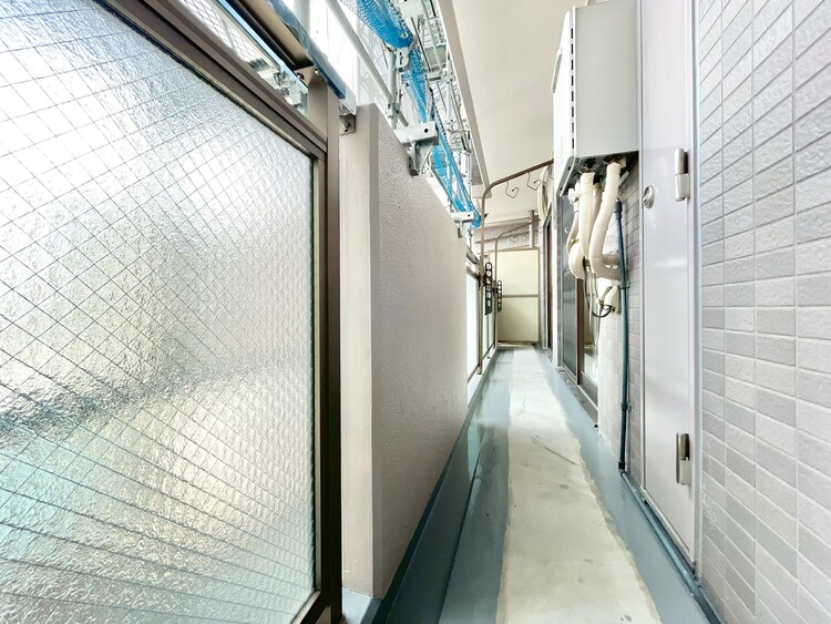 バルコニー 朝の澄んだ空気や、夕方に吹く清々しい風を感じられるバルコニー。