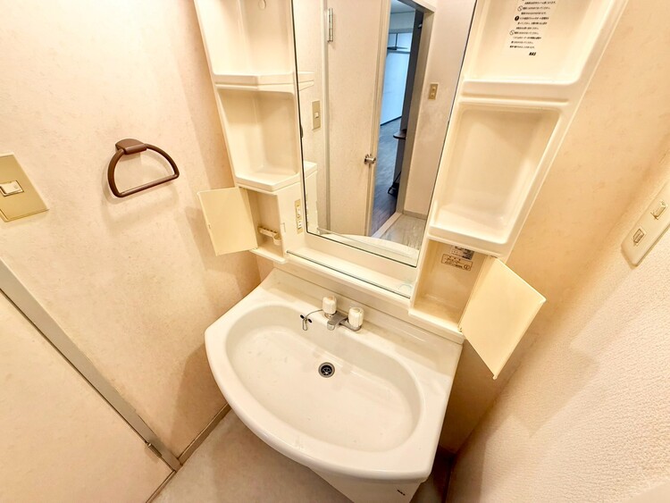 洗面 清潔感を感じられる洗面化粧台。