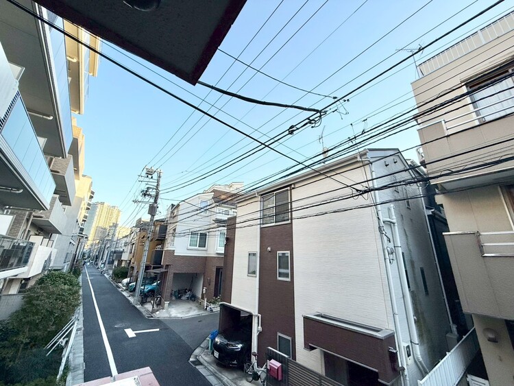 バルコニー 眺望や窓からの景色が良いと、家で過ごす時間も快適です。