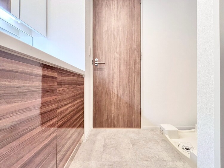 その他 十分な広さの脱衣所。