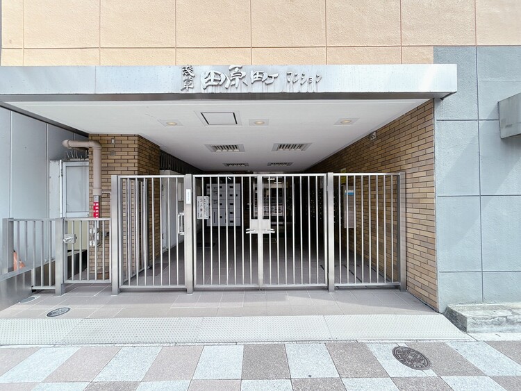 その他 上質感漂う玄関アプローチです。