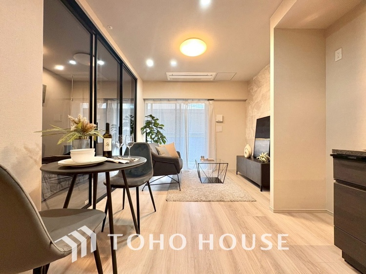 内装 【LIVING】◆陽光◆が差し込む。この開放的なLDKに家族の笑顔が集う。家族が一緒に過ごす空間は明るく、そして居心地よく。