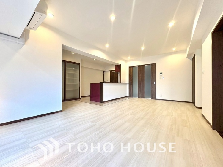 内装 【LIVING】◆扉を◆開くとこの景色。家族の”おかえり”の声が聞こえてきそう。