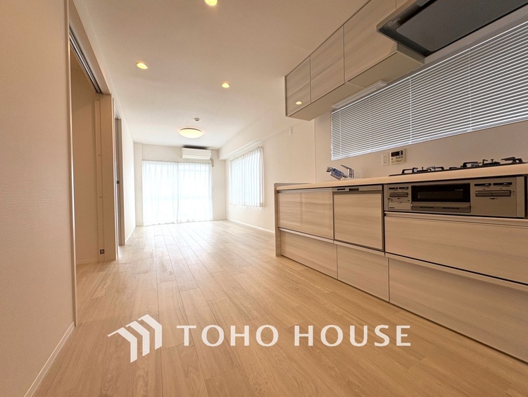 内装 【LIVING】◆陽光◆が差し込む。この開放的なLDKに家族の笑顔が集う。家族が一緒に過ごす空間は明るく、そして居心地よく。