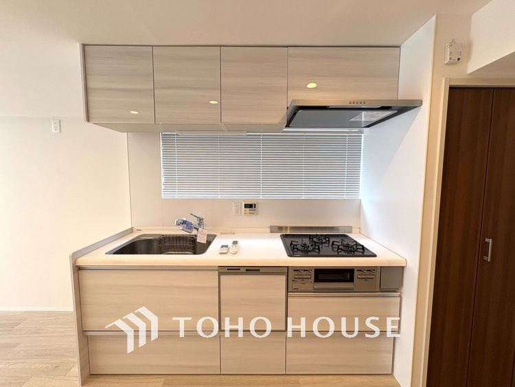 キッチン 【KITCHEN】◆ワクワク◆開放的で機能性も高いシステムキッチン。お子様は毎日のご飯にワクワク！