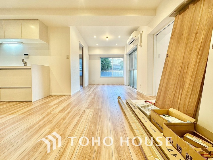 内装 【LIVING】◆眩い◆光が燦々と入り、家族の笑顔を照らす。「いつまでも続いて」と願う夢のような毎日がここにある。