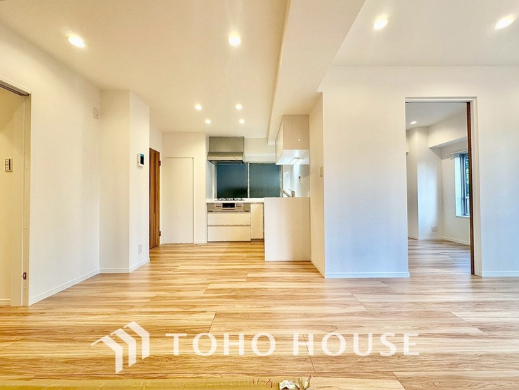 内装 【LIVING】◆陽光◆が差し込む。この開放的なLDKに家族の笑顔が集う。家族が一緒に過ごす空間は明るく、そして居心地よく。