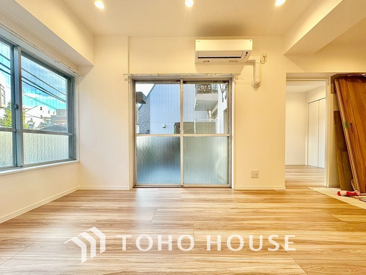 内装 【LIVING】◆扉を◆開くとこの景色。家族の”おかえり”の声が聞こえてきそう。