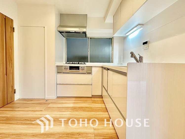 キッチン 【KITCHEN】◆ワクワク◆開放的で機能性も高いシステムキッチン。お子様は毎日のご飯にワクワク！