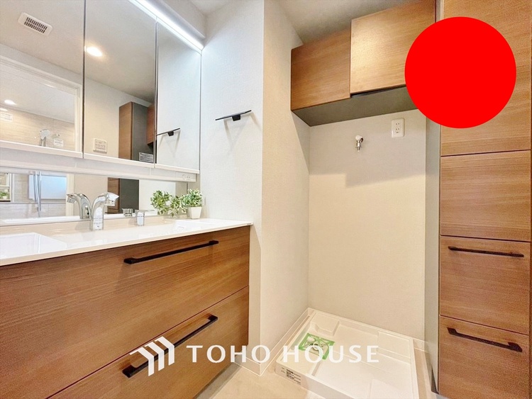 洗面 【WASHROOM】◆快適◆煌びやかな暮らしの中にも忘れたくない快適さ。大きな収納が助けてくれます。