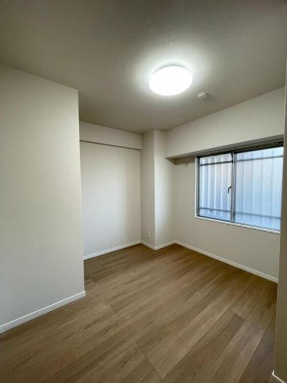 内装 子供部屋にぴったりな洋室。明るい空間で成長を見守ります 