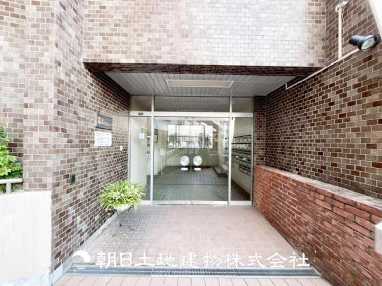 エントランス 【エントランス】明るく開放的なエントランス。毎日の行き帰りを彩ります。