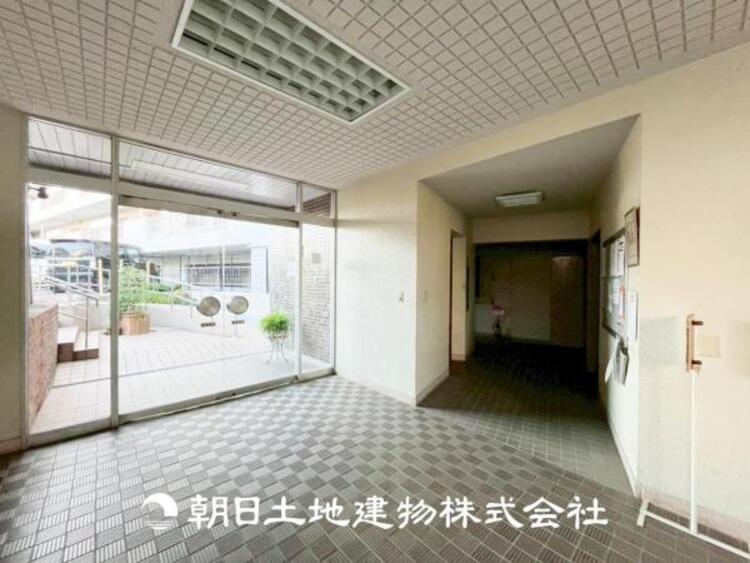 エントランス 【エントランス】明るくゆとりのあるエントランスホール。