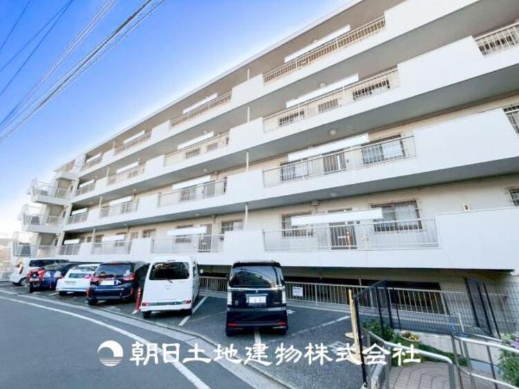 外観 【外観写真】家族の色を映し出す洗練された邸宅は、ずっと輝き続けながらいつしか街の風景に溶け込んでいきます。