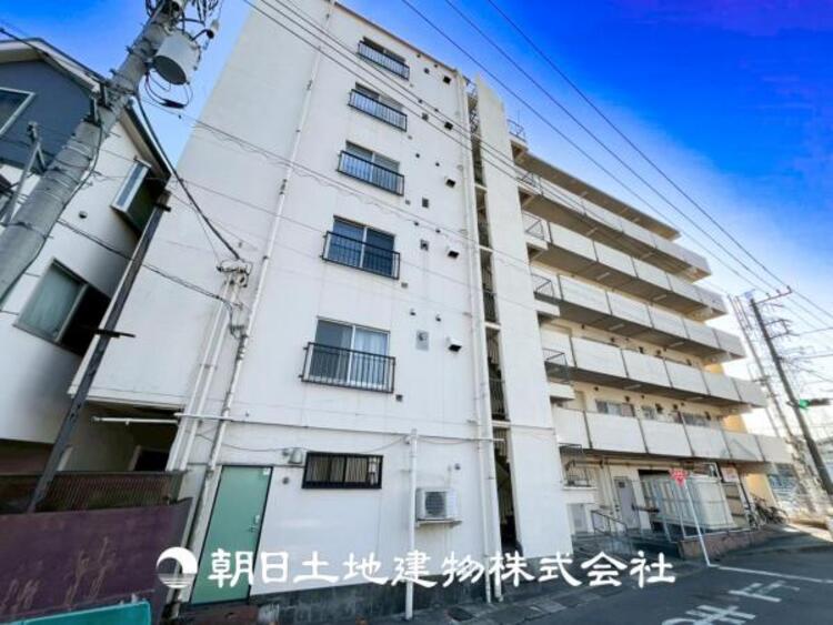 外観 【外観写真】表現された空間はたくさんの光を浴び、風を感じ、暮らしの時間を豊かにしてくれます。デザインされた空間と競い合うかのような充実した建物と共に大切な家族の思い出を刻んでいきます。