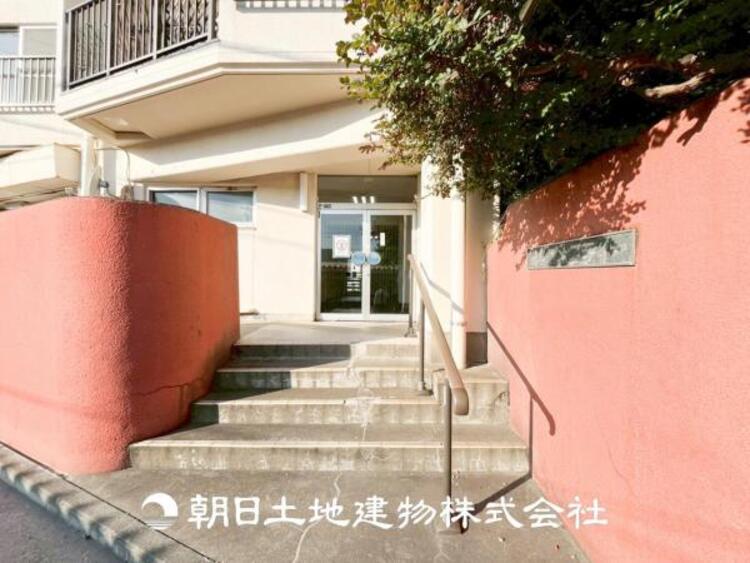 エントランス 【エントランス】明るく開放的なエントランス。毎日の行き帰りを彩ります。