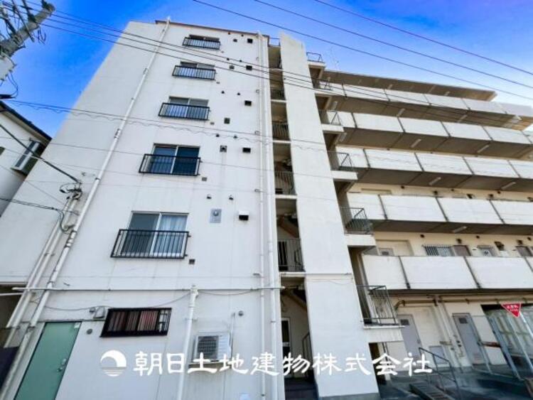 外観 【外観写真】家族の色を映し出す洗練された邸宅は、ずっと輝き続けながらいつしか街の風景に溶け込んでいきます。