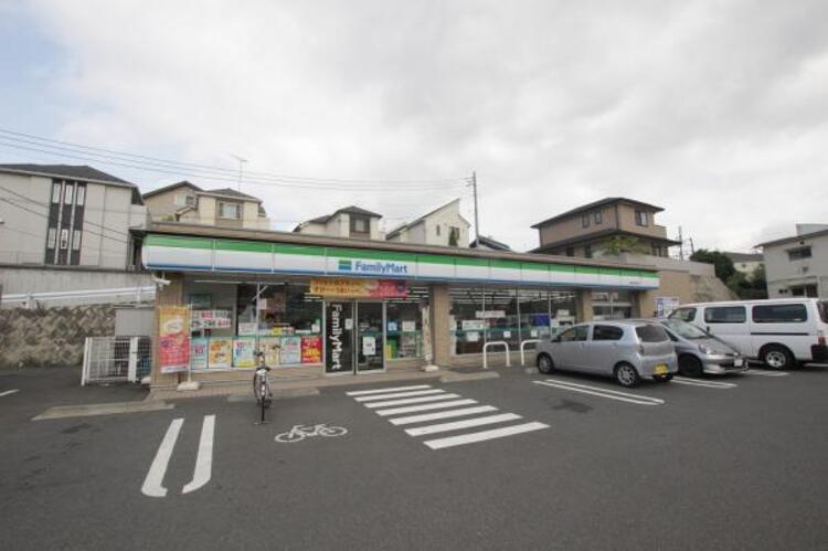 周辺 ファミリーマート町田金井町店まで約617ｍ