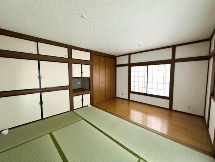 内装 6帖畳にくわえ板の間があり、広々としたゆとりの空間です