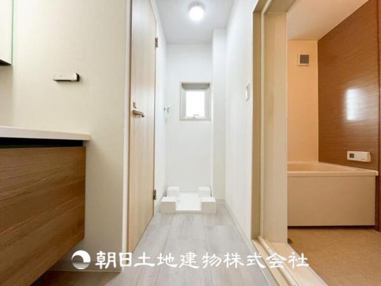 洗面 【洗面化粧台】慌ただしい1日が始まり、充実した1日の終わりを締めくくる洗面所。快適に過ごせることはもちろん、収納や機能性を兼ね備えた洗面化粧台です。