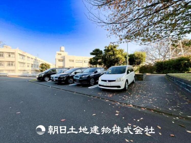 駐車場 【駐車場】 敷地内駐車スペース。日々の暮らしにも大切なスペースです。