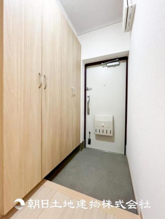 その他 【玄関】大切な家族、お客様をお迎えする玄関は住宅の入口。仕事が終わって疲れた日でも、あなたを受け入れてくれます。