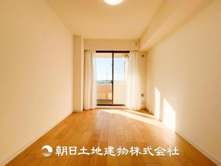 内装 【居室】設計者のセンスが求められる大切な空間だからこそ、落ち着いて過ごせる癒しと寛ぎの空間が欲しい。そんな願いを叶えました。