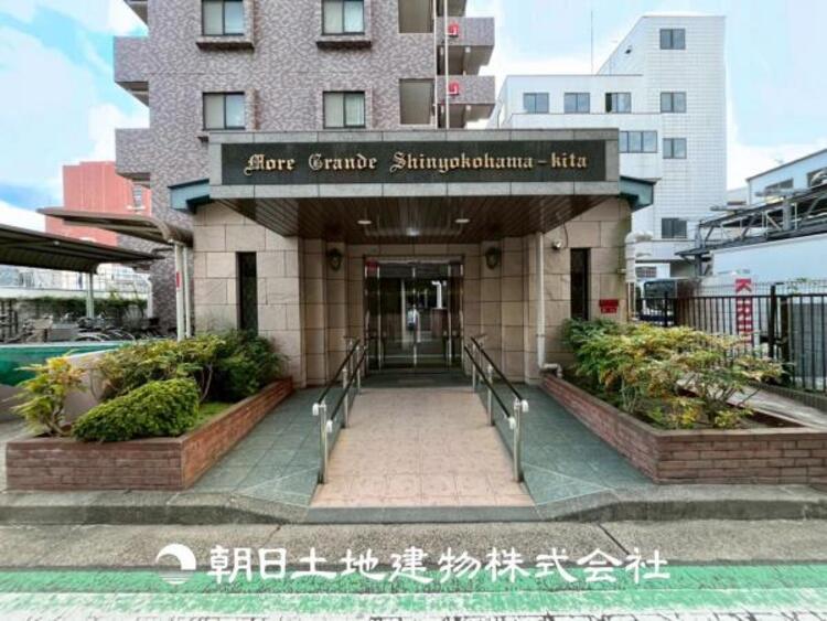 外観 【外観写真】表現された空間はたくさんの光を浴び、風を感じ、暮らしの時間を豊かにしてくれます。デザインされた空間と競い合うかのような充実した建物と共に大切な家族の思い出を刻んでいきます。