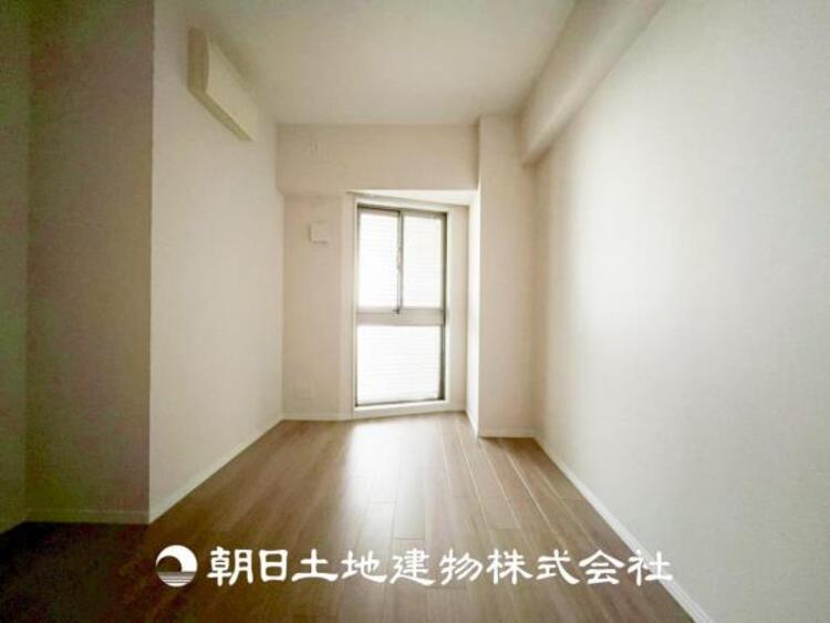 内装 【居室】爽やかな空間演出とセンス良く纏められた室内は良質な寛ぎ空間。そこで暮らす大切な人達のことを考え造りこんだ空間は日々の生活に安らぎを与えてくれます。