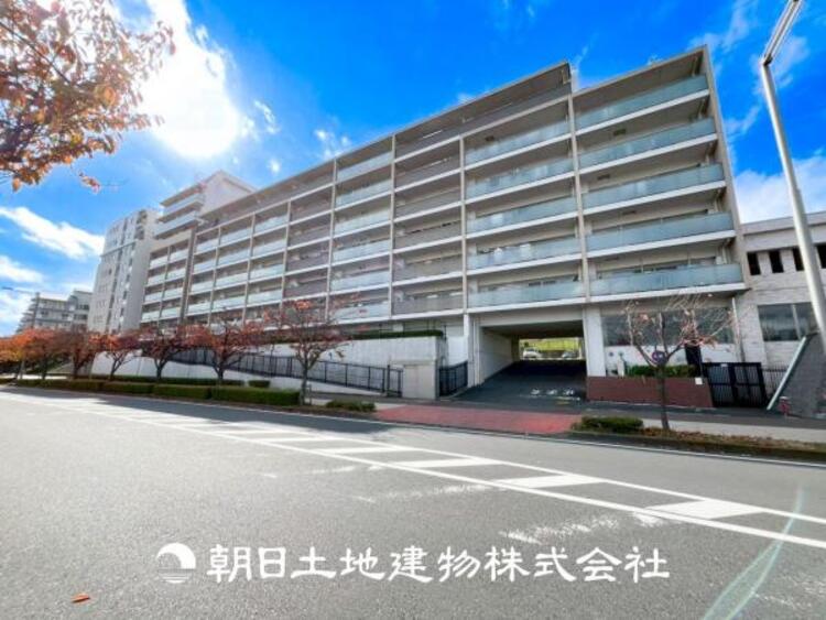 外観 【外観写真】表現された空間はたくさんの光を浴び、風を感じ、暮らしの時間を豊かにしてくれます。デザインされた空間と競い合うかのような充実した建物と共に大切な家族の思い出を刻んでいきます。