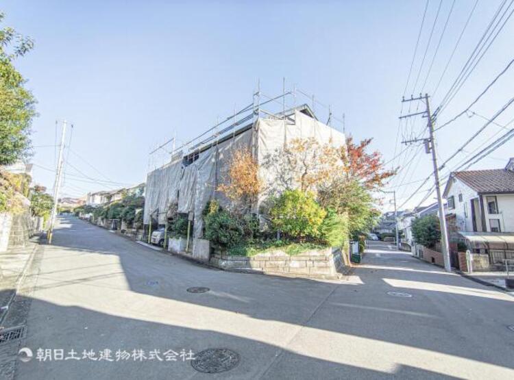 外観 開放感があり日当りも良好です！目の前に広がる開放感とゆとり。暮らしの夢を育む住まいがここにあります！穏やかな風と陽光を導き、プライバシーに配慮された設計プランで居住性を一段と心地よいものにしています！