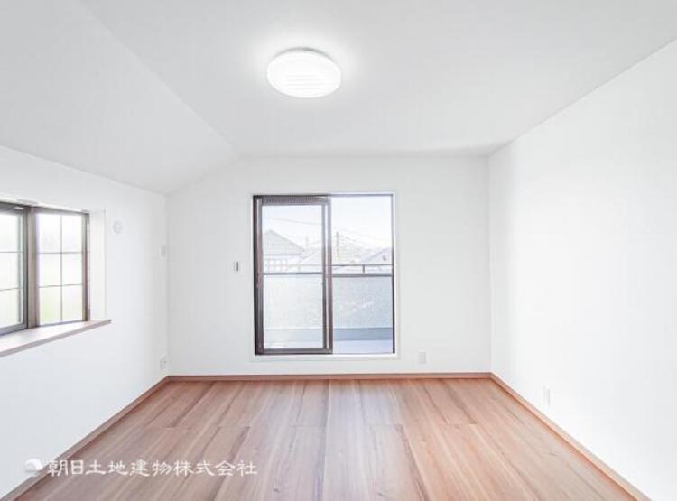 内装 自分の時間を充実させながら心豊かにできるプライベート空間！！穏やかな寛ぎを届ける仕様のゆとりある居室。個室のお部屋が欲しいという要望に応える設計で、過ごす時間が長くてもゆったり落ち着いて過ごせそう！！