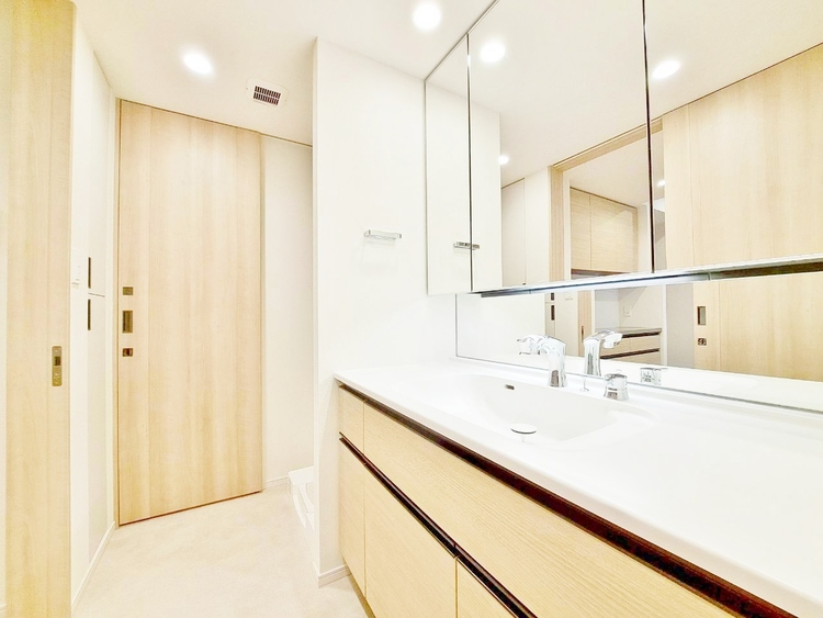 洗面 清潔感と心地よさを重視した、上質感漂うパウダールーム。