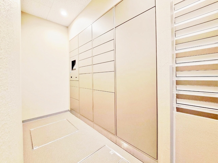 設備 共用部分の宅配ボックスです。留守中の荷物受け取りもできるので、安心して外出ができますね。