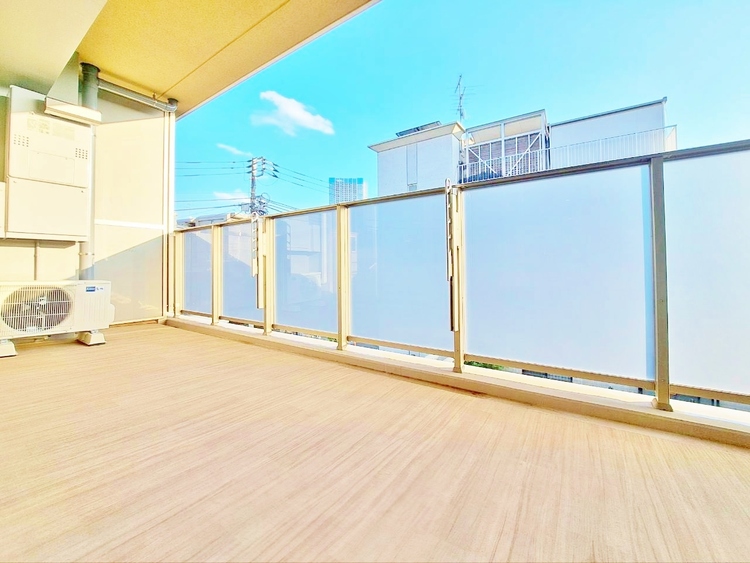 バルコニー 暮らしの中で、光と風を演出してくれるバルコニー。