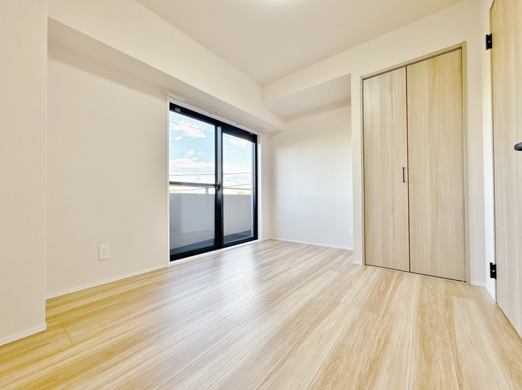 寝室 ベッドも十分に設置するスペースがあります。