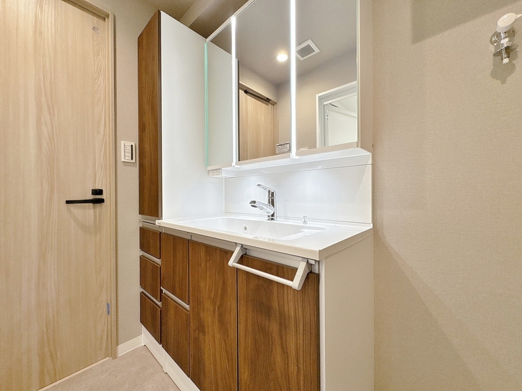 洗面 何かと物が増える場所だからこそ、スッキリと見映えの良い空間に。